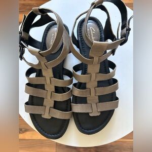 Clarks gladiator sandals size 9